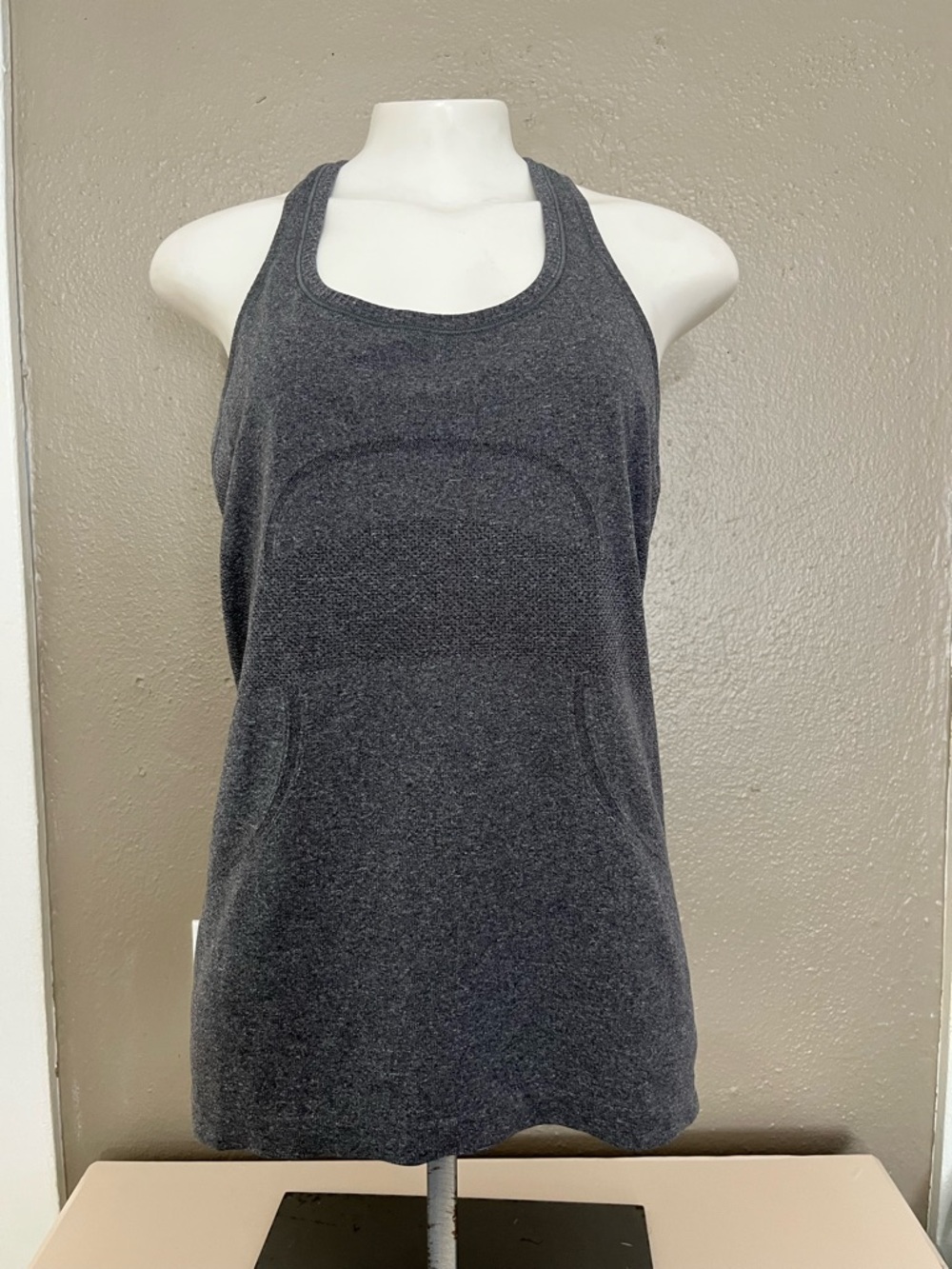 Lululemon Swiftly Tech Racerback Tank Top Size 8 Dark Heather Gray